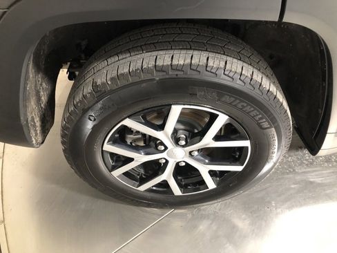 Used 2025 Jeep Grand Cherokee Limited image 10