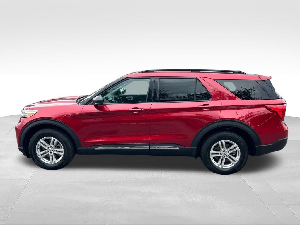Used 2024 Ford Explorer XLT w/ Equipment Group 202A AWD/4WD image 8