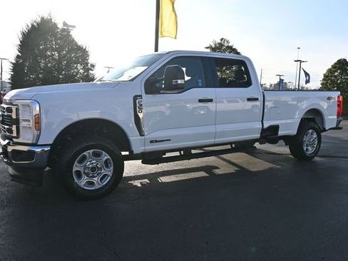 Used 2025 Ford F350 XLT image 3