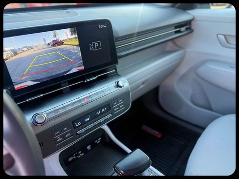Used 2025 Hyundai Kona SEL FWD image 29