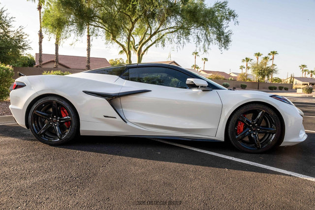 Used 2025 Chevrolet Corvette E-Ray AWD/4WD image 17