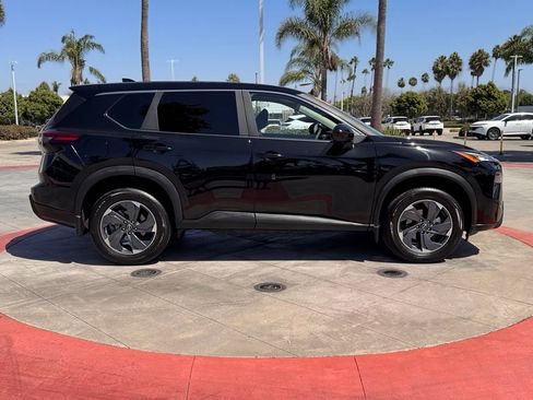 Certified 2025 Nissan Rogue SV FWD image 9