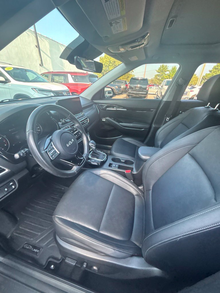 Certified 2023 Kia Seltos SX w/ SX Sunroof Package AWD/4WD image 12