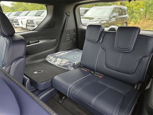 New 2026 INFINITI QX80 4WD w/ Sport Exterior Package image 17