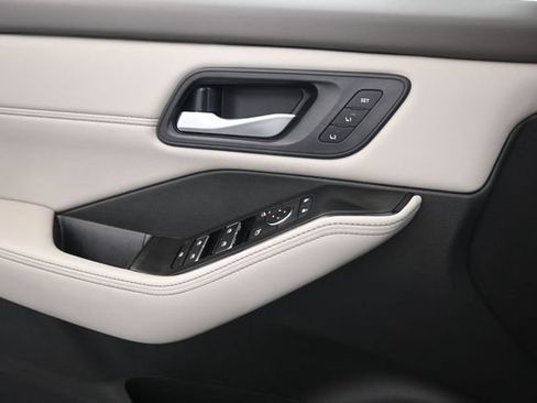 Used 2023 Nissan Rogue SL FWD image 13