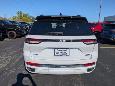 Used 2024 Jeep Grand Cherokee Overland w/ Luxury Tech Group IV AWD/4WD image 6