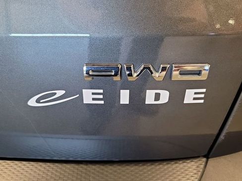 Used 2025 Ford Escape Platinum AWD/4WD image 29