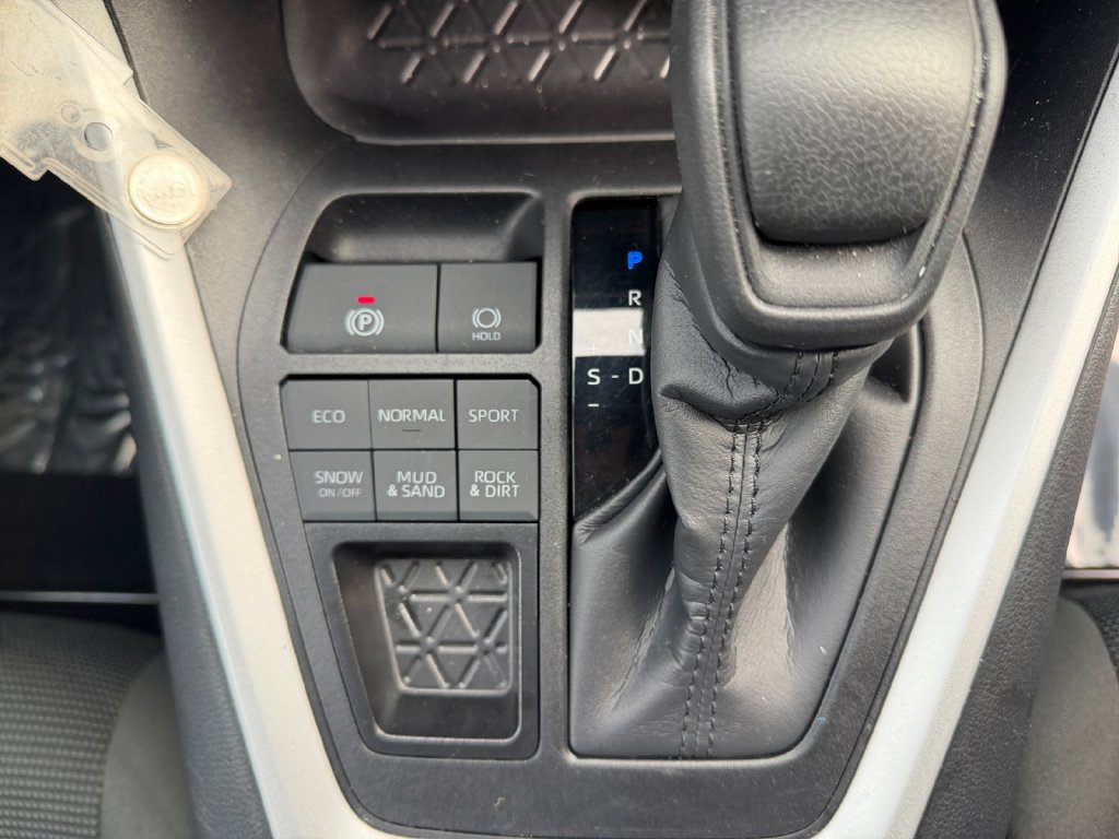 Used 2025 Toyota RAV4 LE AWD/4WD image 19