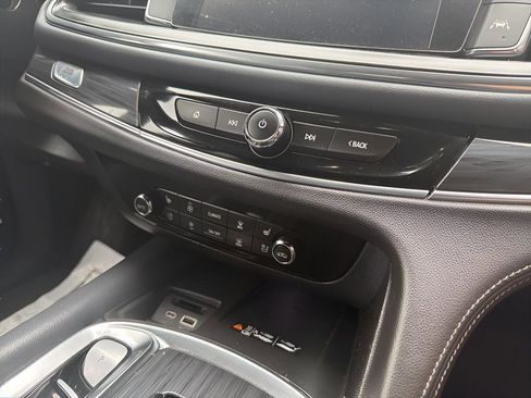 Used 2024 Buick Enclave Premium image 22