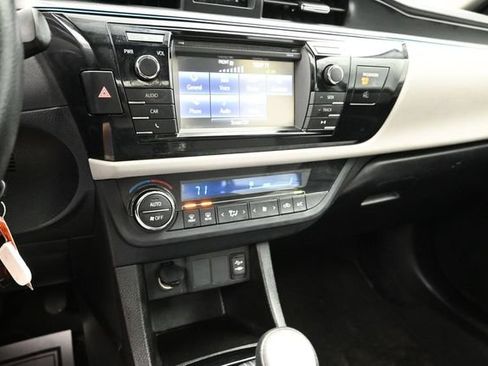 Used 2014 Toyota Corolla LE FWD image 32