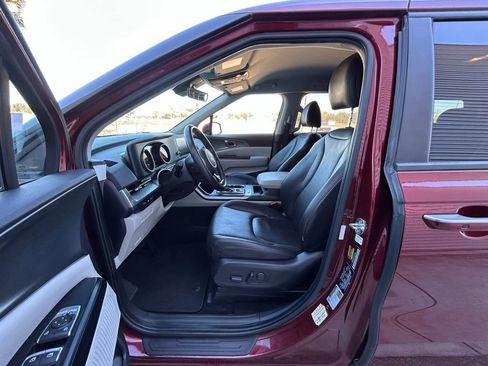 Used 2024 Kia Carnival LX image 17
