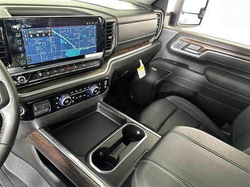 Used 2025 GMC Sierra 2500 SLT w/ SLT Premium Package image 36