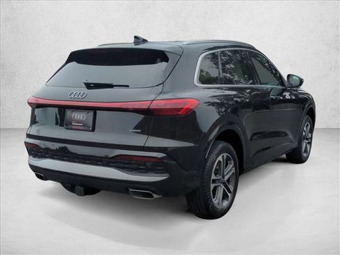 Used 2025 Audi Q5 Premium w/ Convenience Package image 5