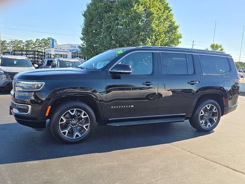 Used 2024 Jeep Wagoneer Series III AWD/4WD image 6