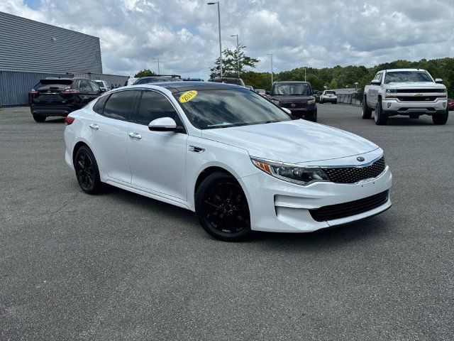 Used 2018 Kia Optima EX w/ Premium Package FWD image 2