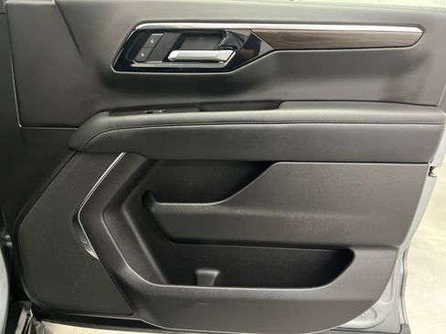 Used 2025 Chevrolet Tahoe LT image 25