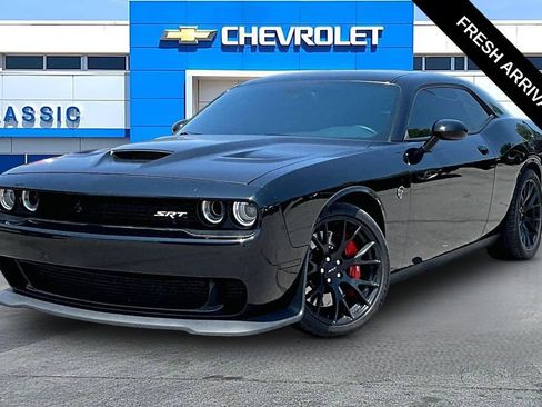 Used 2016 Dodge Challenger SRT Hellcat RWD image 2