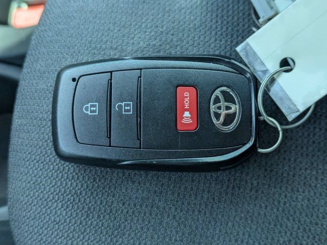 Used 2022 Toyota Corolla Cross LE w/ Moonroof Package FWD image 31