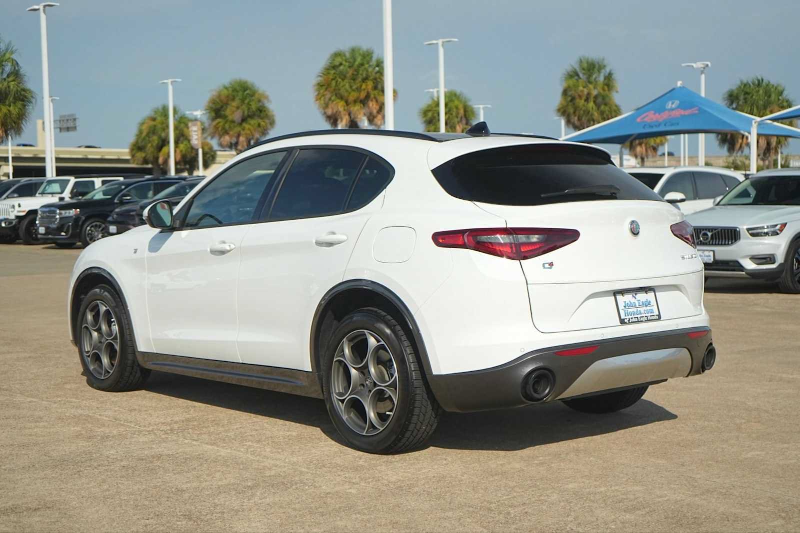 Used 2022 Alfa Romeo Stelvio Ti AWD/4WD image 4