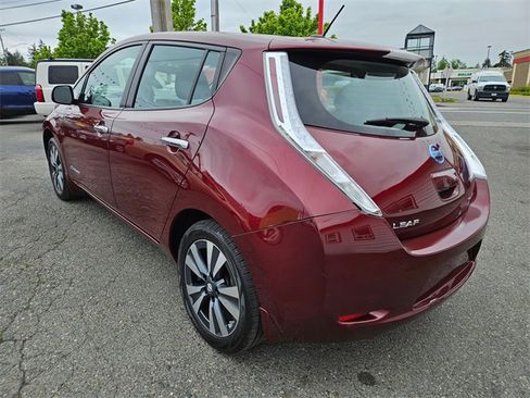 Used 2017 Nissan Leaf SV w/ Premium Package image 7