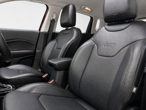 Used 2018 Jeep Compass Limited AWD/4WD image 9
