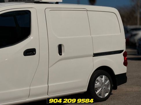 Used 2015 Nissan NV200 SV FWD image 3