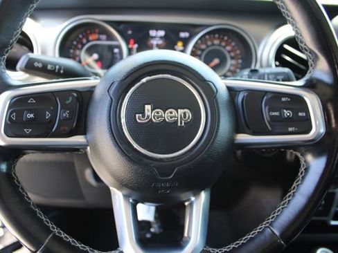 Used 2020 Jeep Wrangler Unlimited Sahara AWD/4WD image 16