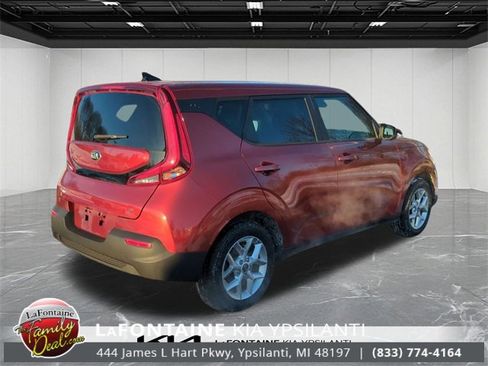 Certified 2021 Kia Soul S image 5