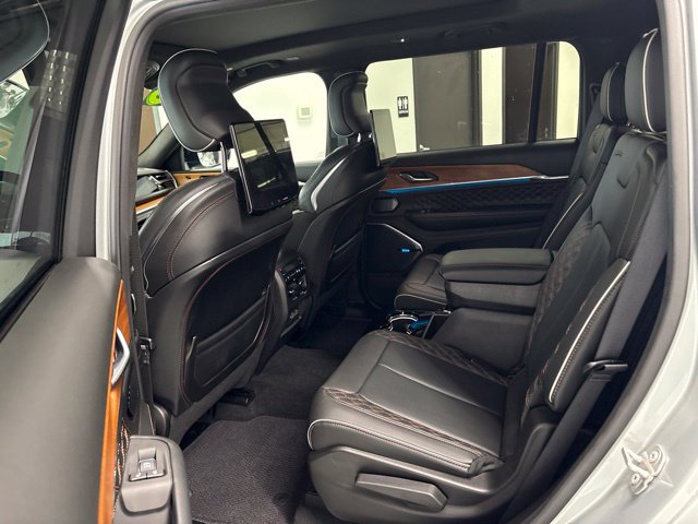 Used 2025 Jeep Grand Cherokee L Summit AWD/4WD image 23