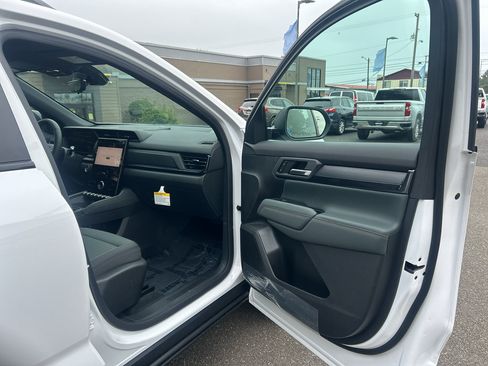 New 2027 GMC Terrain AT4 w/ Technology Package II AWD/4WD image 26