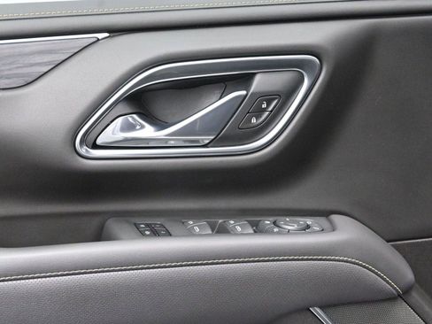 Used 2021 GMC Yukon SLT w/ SLT Premium Package image 13