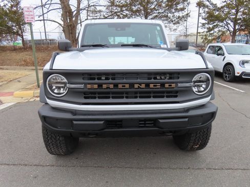New 2025 Ford Bronco 4-Door image 2