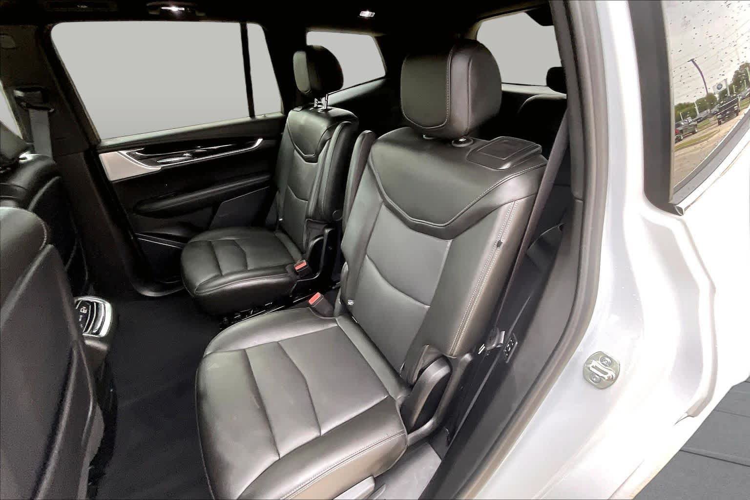 Used 2025 Cadillac XT6 Premium Luxury FWD image 21