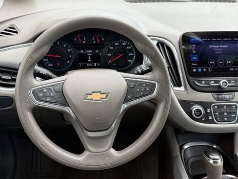 Used 2020 Chevrolet Malibu LT FWD image 17