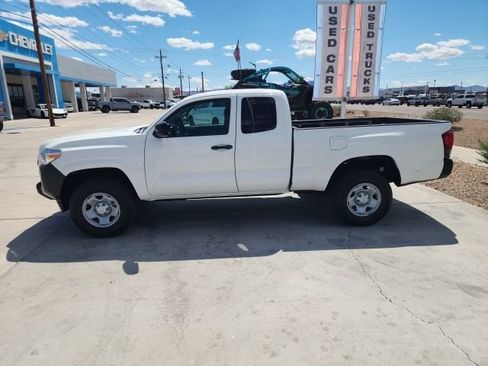 Used 2022 Toyota Tacoma SR image 7