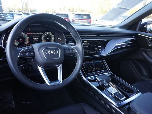 Used 2024 Audi Q8 Premium image 27