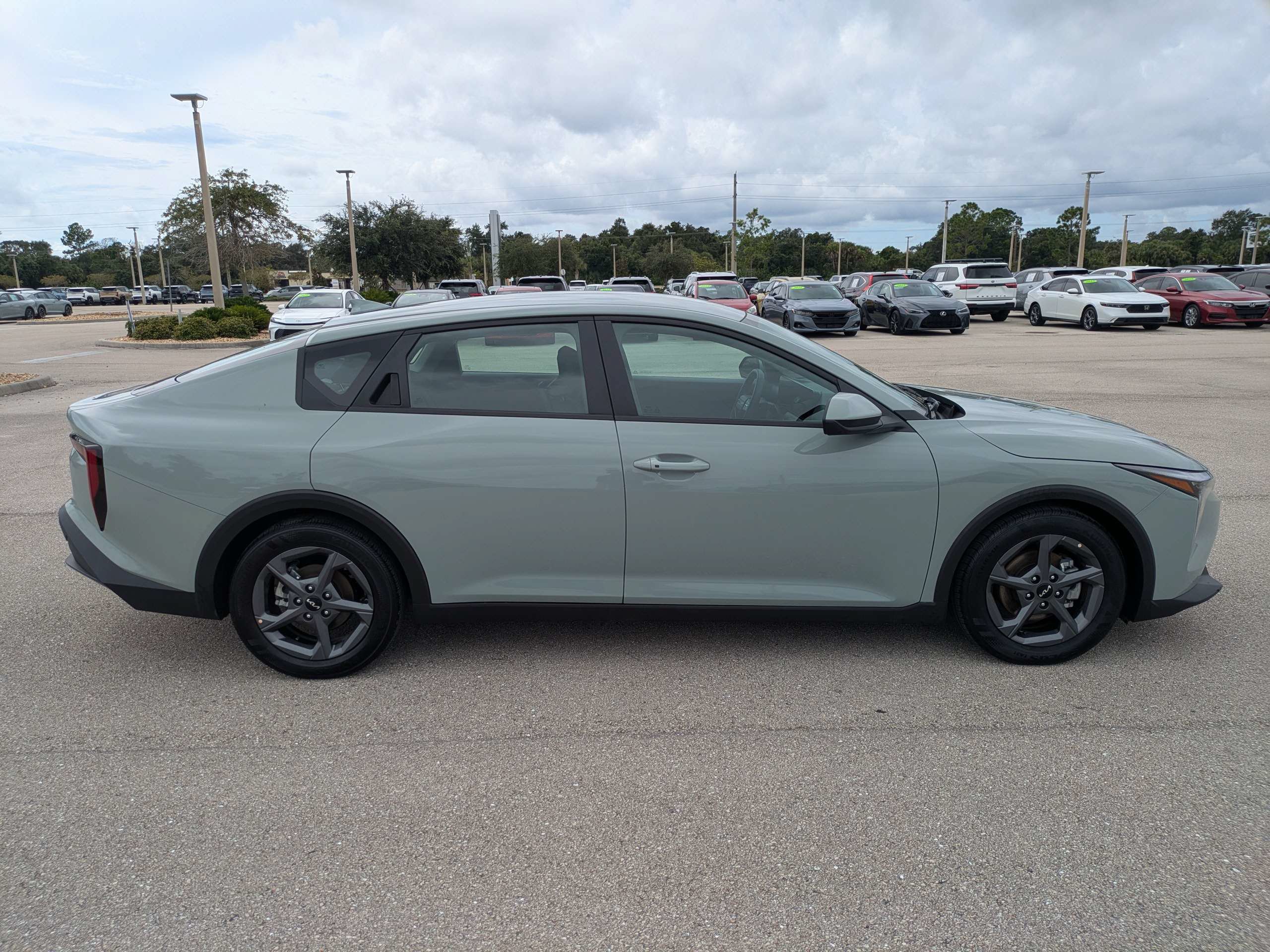 Certified 2025 Kia K4 FWD image 3
