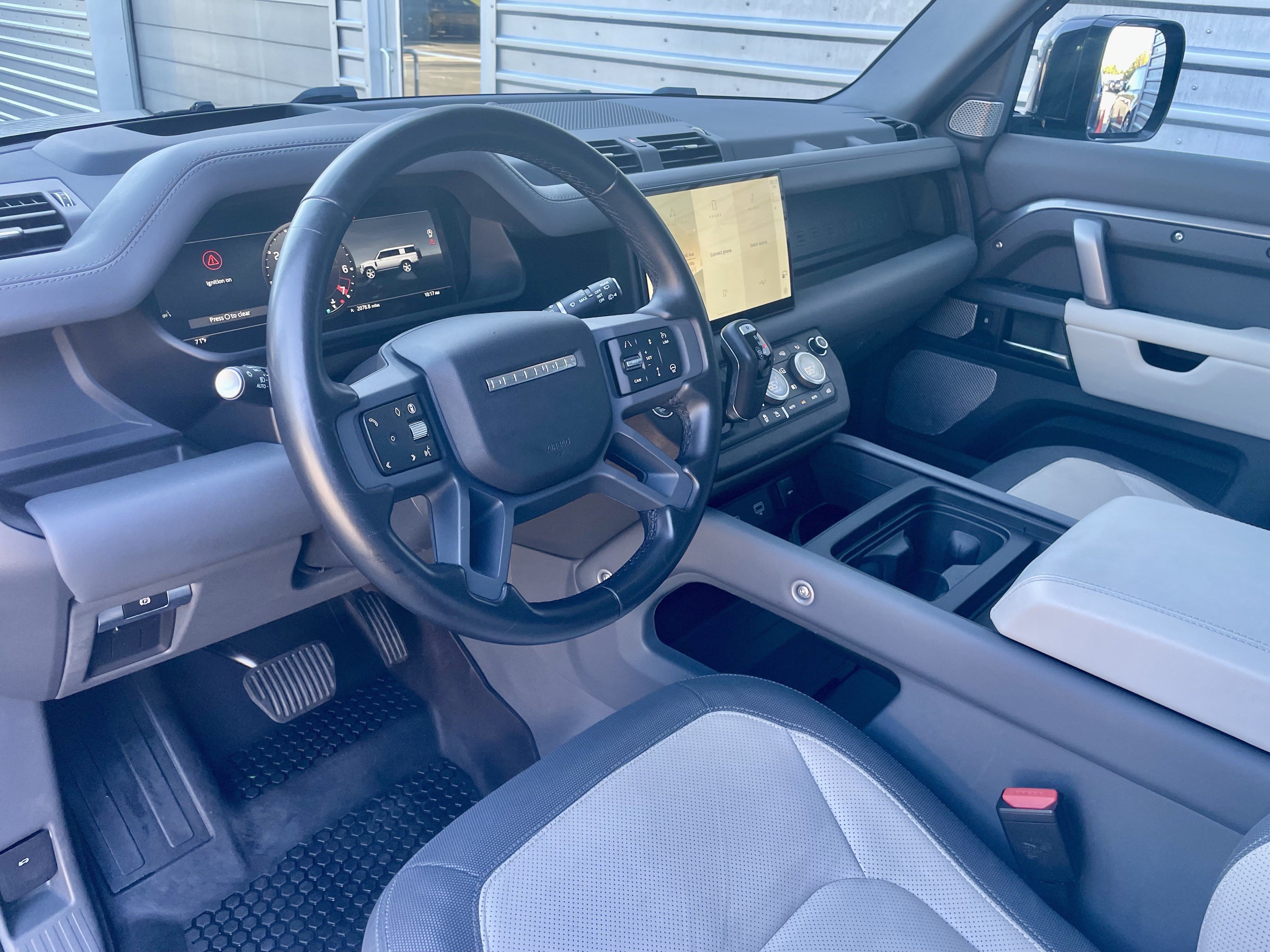Used 2024 Land Rover Defender 130 X-Dynamic SE AWD/4WD image 13