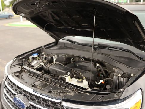 Used 2020 Ford Explorer XLT w/ Comfort Package image 44