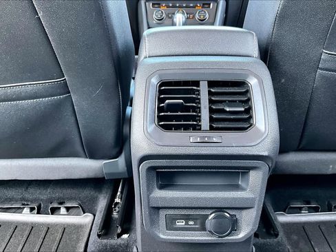 Used 2021 Volkswagen Tiguan SE image 21