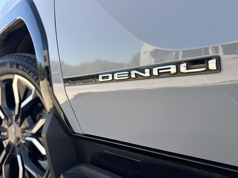 Used 2024 GMC Sierra EV Denali image 13