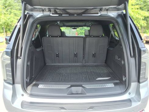 Certified 2026 Chevrolet Suburban High Country AWD/4WD image 18