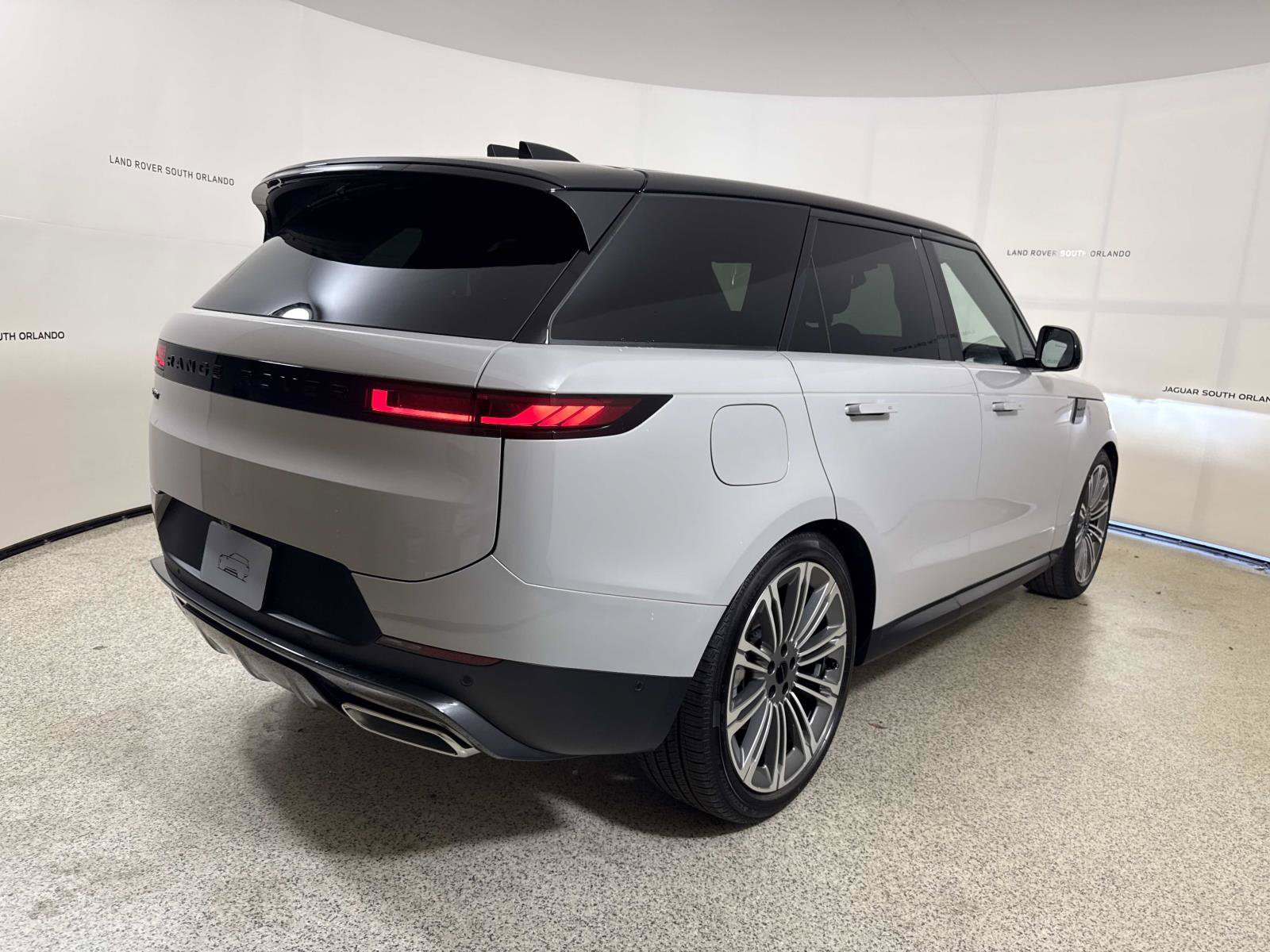 New 2027 Land Rover Range Rover Sport SE AWD/4WD image 5