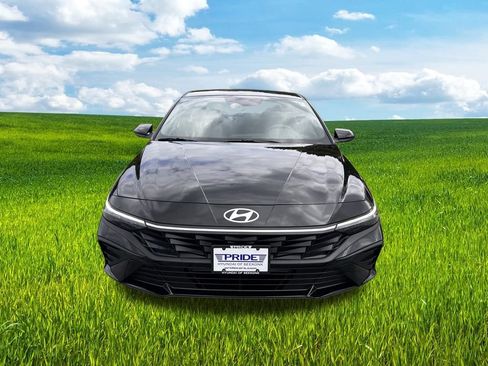 Used 2025 Hyundai Elantra Sport w/ Cargo Package image 9