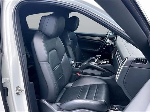 Used 2023 Porsche Cayenne Platinum Edition AWD/4WD image 33
