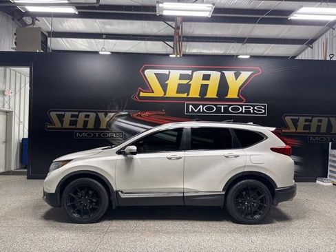 Used 2018 Honda CR-V Touring image 2