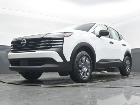 Certified 2025 Nissan Kicks S image 22