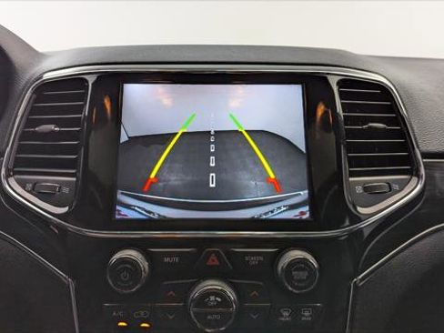 Used 2019 Jeep Grand Cherokee Limited w/ Luxury Group II image 33