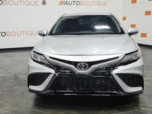 Used 2022 Toyota Camry SE image 3