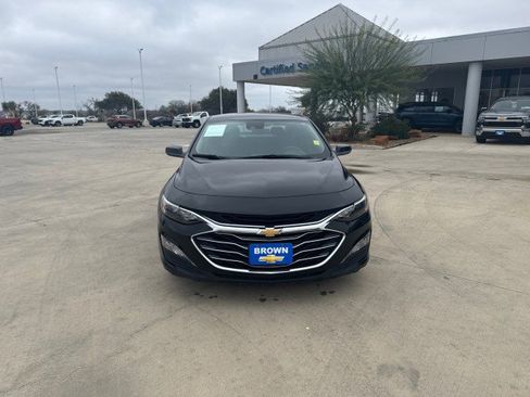 Used 2025 Chevrolet Malibu LT image 2